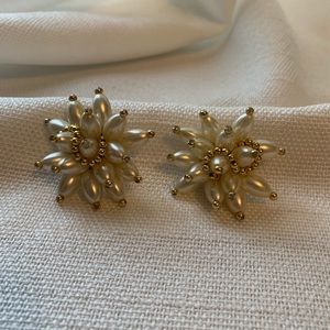 Vintage Jewelry - Stranger Things Vintage Pearl Clip Earrings Vintage Jewelry - Stranger Things Vintage Pearl Clip Earrings